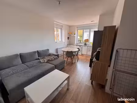 beau t2 rénové avec balcon et parking – crac’h centre