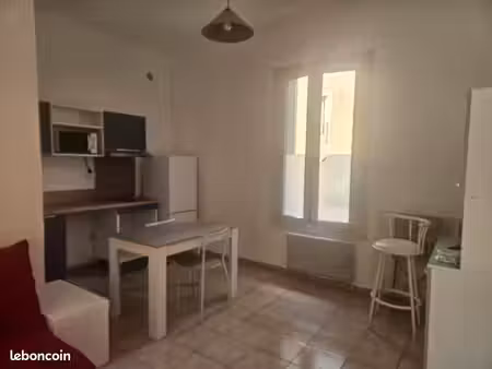 a louer appartement t2 meublé rdc pour personne seule cuisine équipée ouverte sur le salon