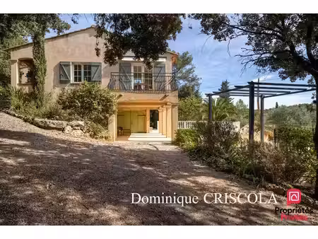ste anastasie sur issole : maison 8 pièces en position dominante avec garage  piscine chau