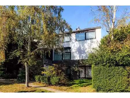 watermael-boitsfort: belle villa 3 facades-4 ch-3 salles d'e