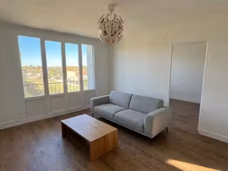 appartement t3 meublé de 54 m² avec place de parking et cave