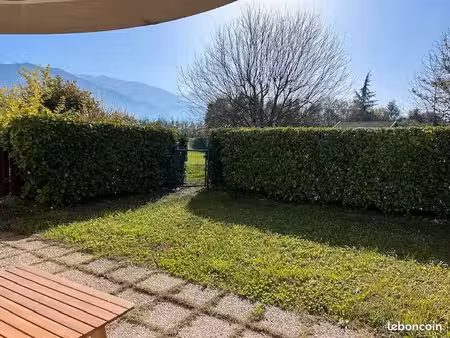 location meublé t2 avec jardin et vue belledonne  garage et cellier