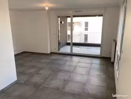 a louer - t3 récent de 68m2 avec balcon - villeurbanne