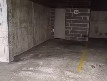 place de parking souterrain