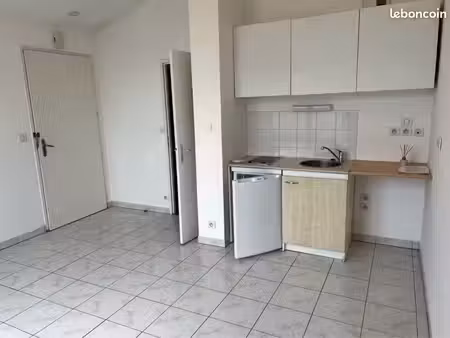 t2 la rochelle 29 m2 loué vide