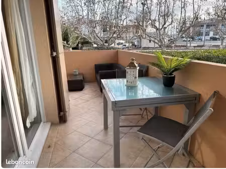 appartement meublé grande terrasse parking clim - 10 mn des plages - disponible immèdiatem