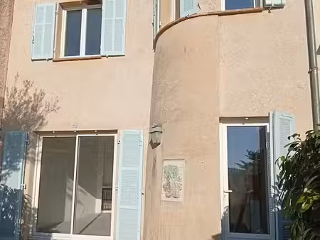 loue petite maison mitoyenne sur fayence