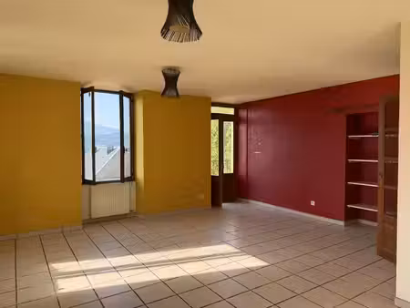 appartement t3 au centre du village