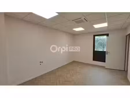vente bureaux bizanos 64320 27m²