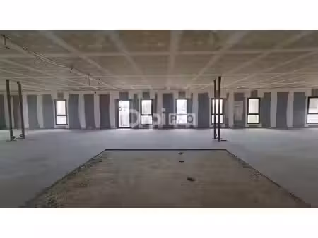 vente bureaux bizanos 64320 324m²