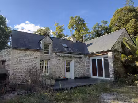 ensemble en pierres en campagne