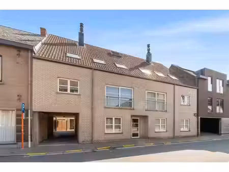 mooi dorps-appartement met 2 slaapkamers  terras & zolder