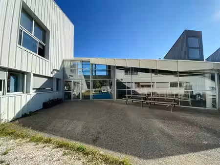 location bureau bruz 1 926 m²