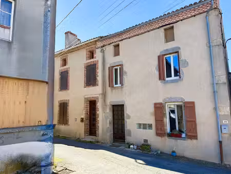 à la périphérie d'une ville animée  maison de deux chambres