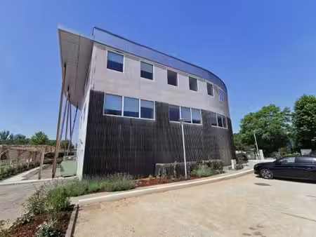 location bureau meyreuil 278 m²
