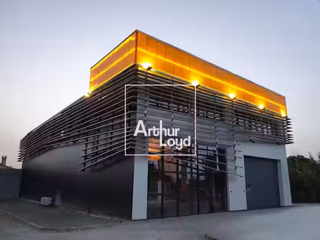 location local d’activités 701m²