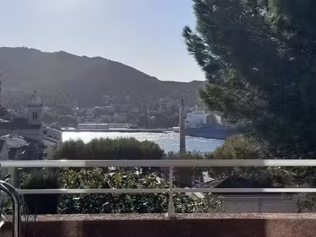 appartement t3 en duplex avec terrasse et vue imprenable sur le port