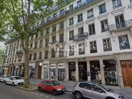 location local commercial 162m²