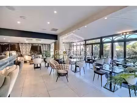 la londe - fonds de commerce - restaurant - prestations ++ - cles en main