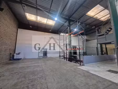 location local commercial