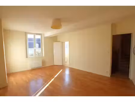 location appartement 3 pièces  75.88m²  magny