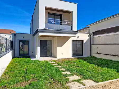 maison moderne de 113m² au centre du village.