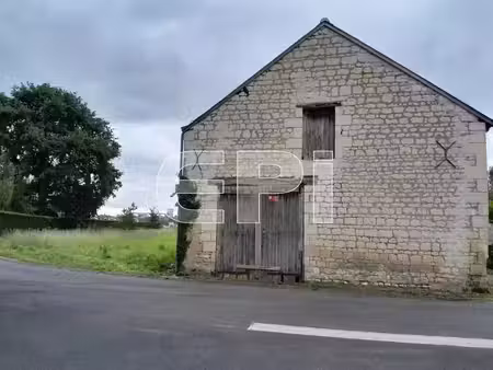 ref9109. terrain constructible de 2750 m2 non viabilisé. eau é