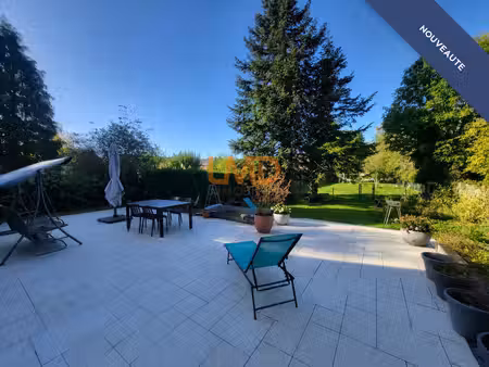 pavillon 5 chambres  double garage et jardin