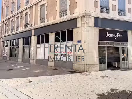 exceptionnel + de 300m2 commerciaux plein centre de voiron
