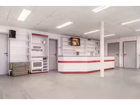 handelspand met duplexappartement met 6 slaapkamers