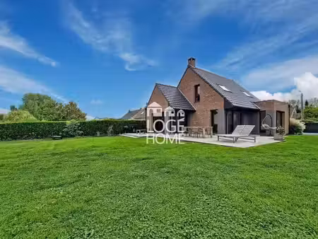 maison individuelle en briques de 2020 avec un espace de vie de 56 m²  jardin  garages deu