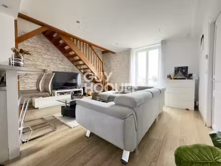 superbe duplex rénové avec stationnement et espace extérieur à saint-brice-courcelles
