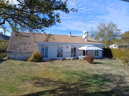 maison de plain-pied avec terrasse et vue dégagée sur la campagne