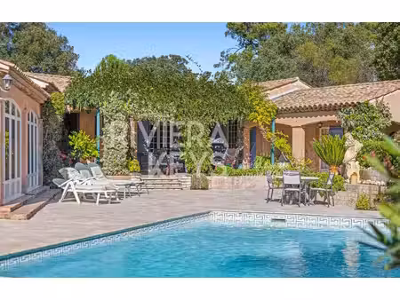 le muy - villa de plain-pied  5 chambres  4 salles de bains et piscine chauffée