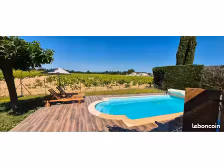 maison de plain-pied avec piscine  climatisation  garage  jardin et vue sur les vignes