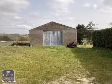 terrain constructible avec hangar