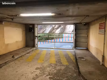 vends box fermé