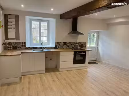 location de maison de ville 75m2 2 chambres entièrement rénovée