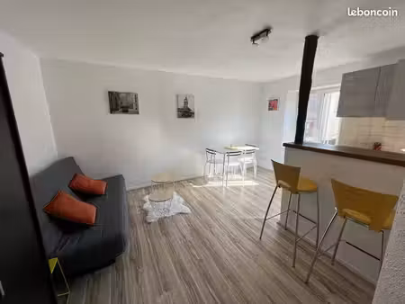 appartement studio meublé 25m2 rénové récemment - parking privatif- proche frontière suiss