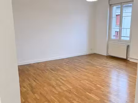 appartement 5 pièces entièrement rénové de 115 m² proche chateaucreux