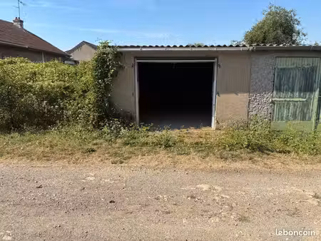 garage fermé de 22 m² – voiture  moto ou stockage – audun-le-roman
