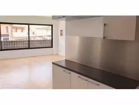 à louer – appartement t3 de 61 m² en plein centre-ville
