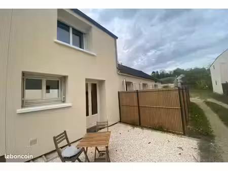 auvers sur oise: loue charmante maison en duplex meublée de 30 m² avec jardinet et parking