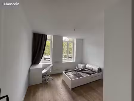 chambre meublée à louer  avec wc et douche. proximité métro et commerces