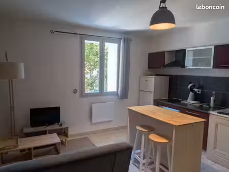 ? t2 meublé 35 m² rénové et calme – vaison-la-romaine centre