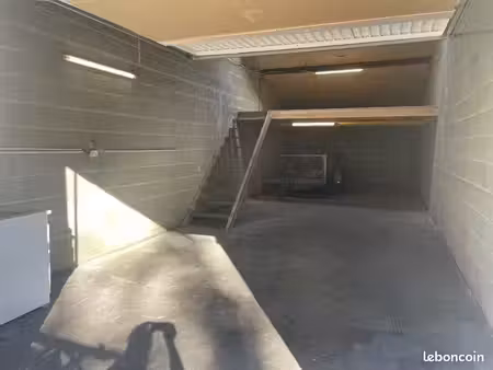 atelier garage entrepôt box de stockage 70m2