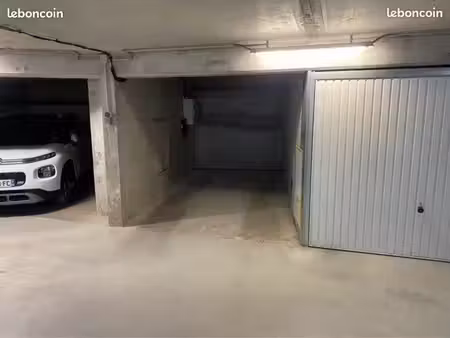 box avec borne de recharge électrique