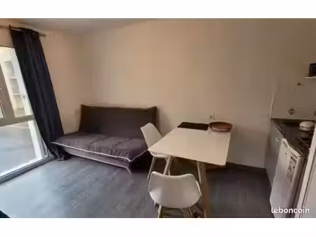 beau studio 20m² proche isen et ubo