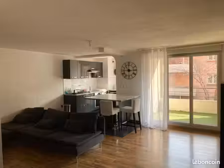 grand t2 meublé pied de métro la vache