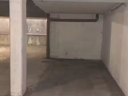parking env. 12 m² nantes centre  quartier viarme/rue russeil